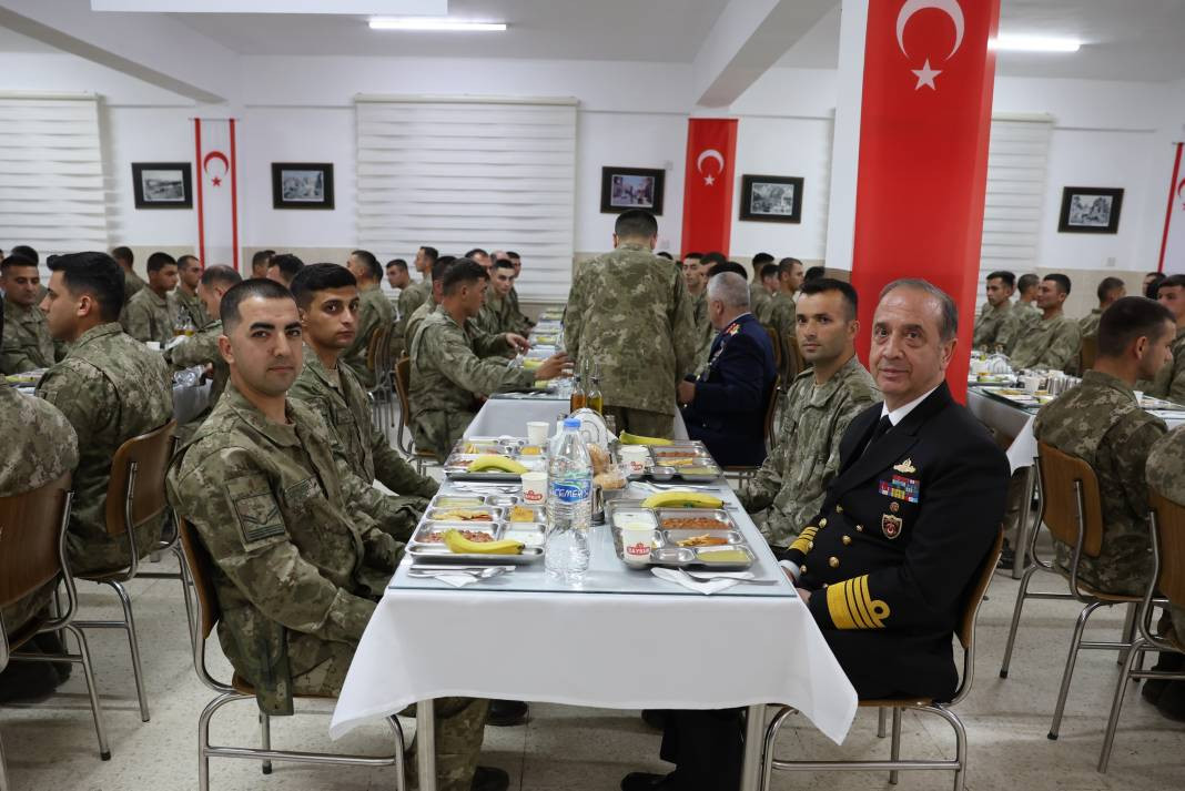 Bakan Güler KKTC'de Mehmetçikle bir araya geldi - Resim: 4